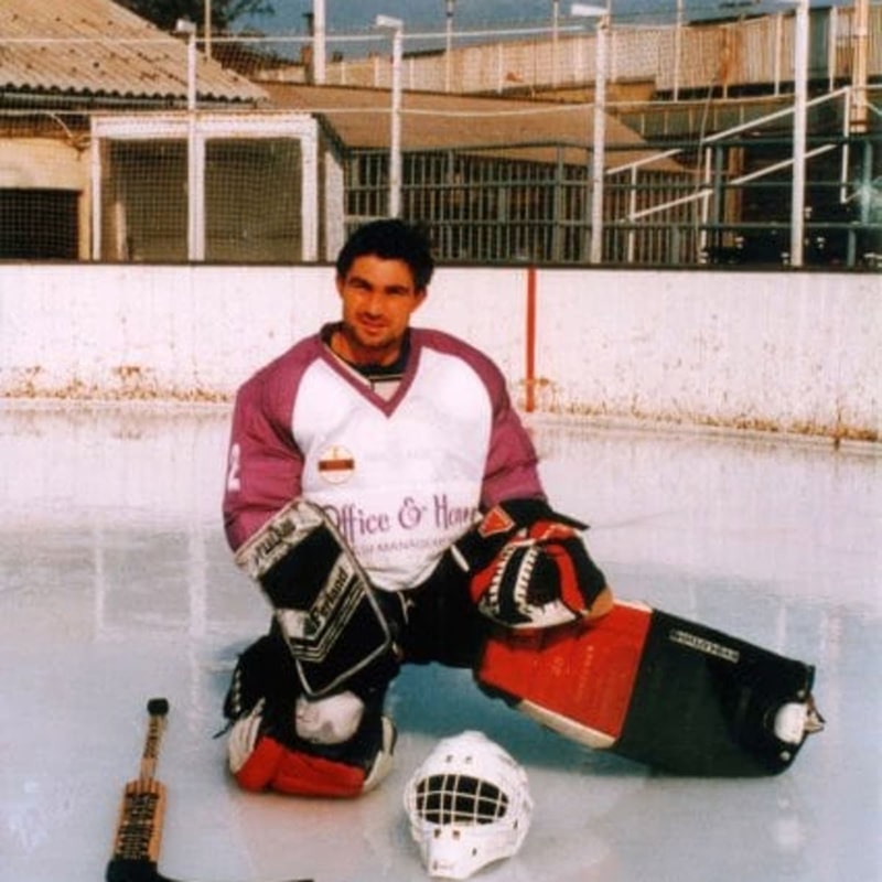 Аттіла Амбрус - хоккейний вратарь